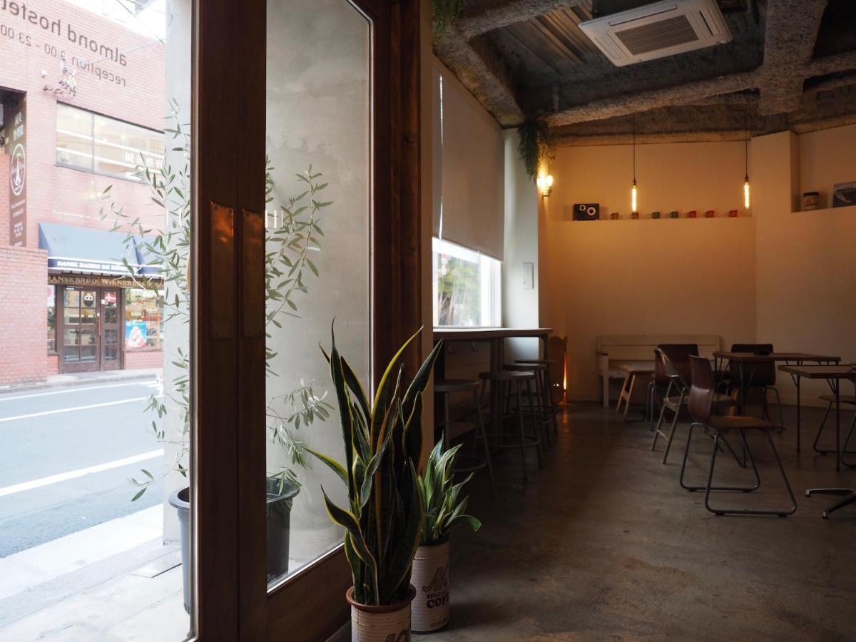 Almond Hostel & Cafe Shibuya Tokyo Esterno foto
